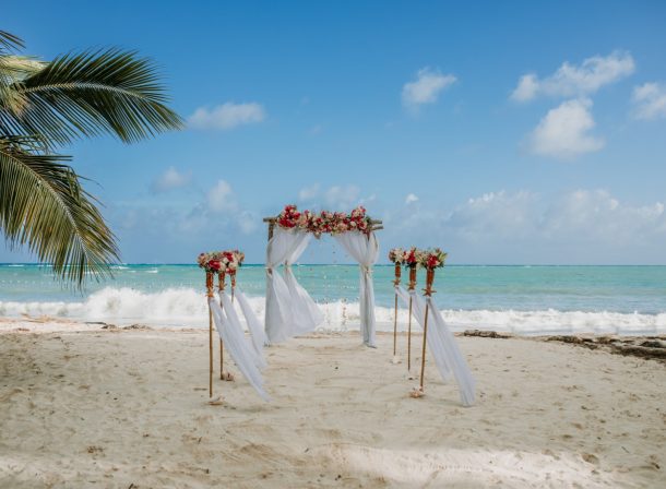 arco de flores para bodas en san andres 1