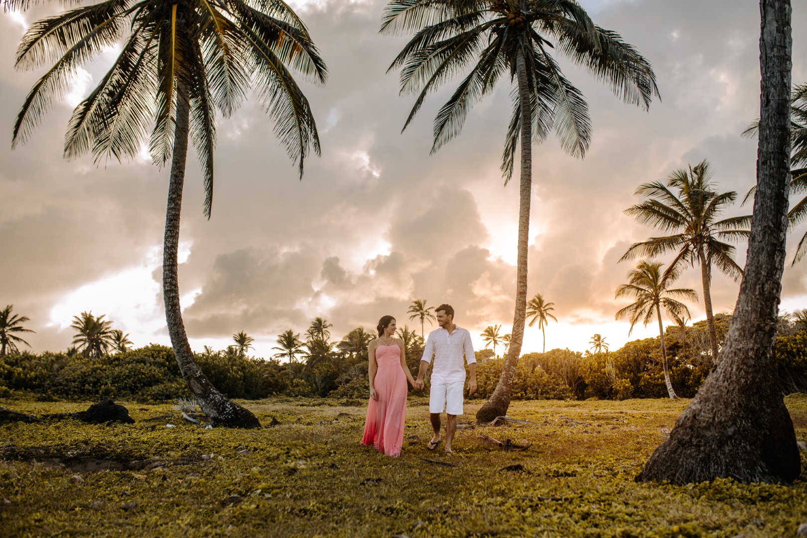 foto de pareja con palmera en san andres