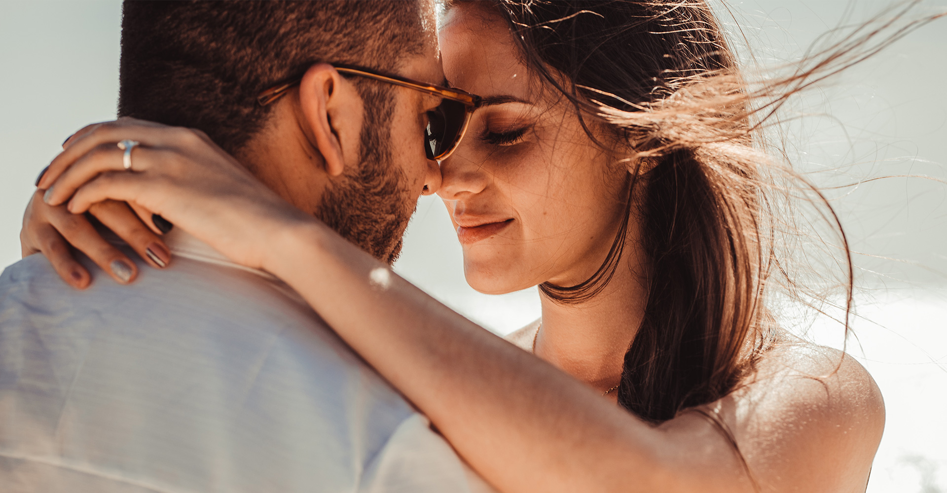 pareja-de-enamorados-en-la-playa-de-san-andres